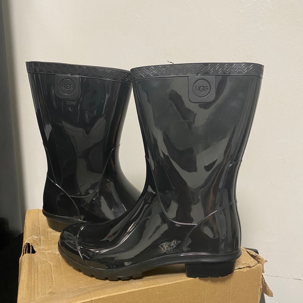 Ugg rain boots